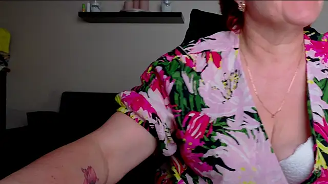 Snapshot of JoannaAndNeighbour chatting on June 11, 2026, 8:55 am JoannaAndNeighbour online show from June 11, 2026, 8:55 am