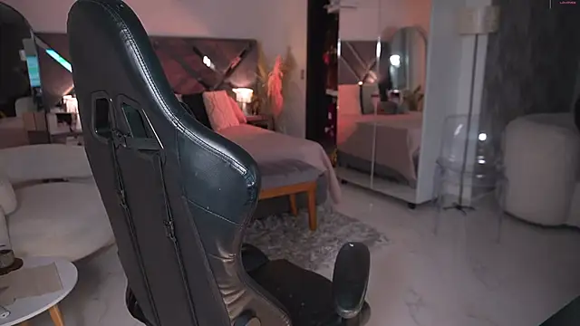 Snapshot of KateOwens chatting on September 18, 2025, 10:40 am KateOwens online show from September 18, 2025, 10:40 am