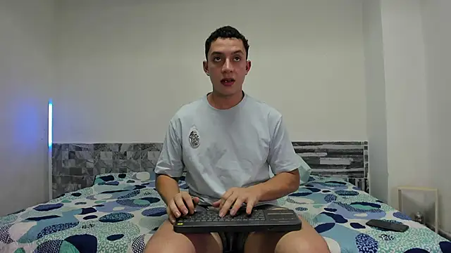 Snapshot of davinalhot chatting on April 19, 2026, 3:18 am davinalhot online show from April 19, 2026, 3:18 am