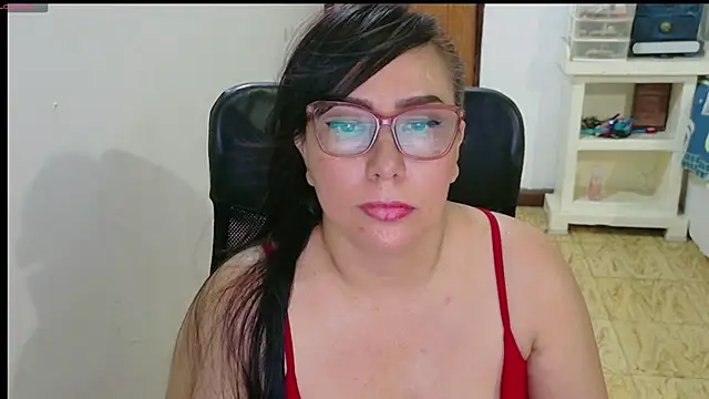 Snapshot of hottplay chatting on November 2, 2025, 3:39 pm hottplay online show from November 2, 2025, 3:39 pm