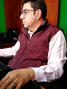 FernandoReuterG online show from February 4, 2026, 10:38 pm