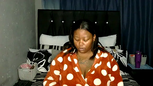 caramelbooty69 online show from March 31, 2026, 4:14 am