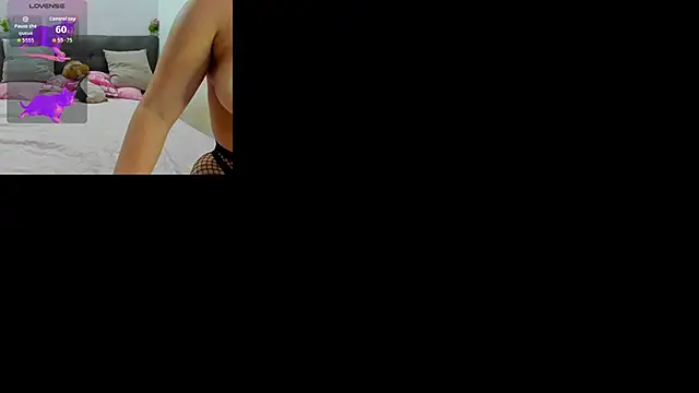 Snapshot of AnnieBellee chatting on May 7, 2026, 8:34 pm AnnieBellee online show from May 7, 2026, 8:34 pm
