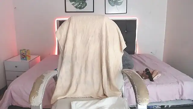 Snapshot of selena_yourmilf chatting on March 10, 2026, 5:50 pm selena yourmilf online show from March 10, 2026, 5:50 pm