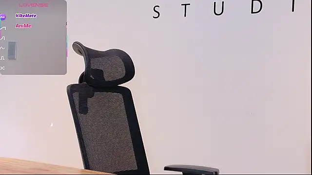 Snapshot of Sara_Boom chatting on November 17, 2025, 2:32 pm Sara Boom online show from November 17, 2025, 2:32 pm