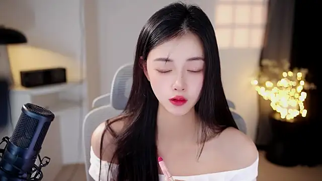 Snapshot of Ocean--Lili chatting on July 21, 2026, 2:18 pm Ocean--Lili online show from July 21, 2026, 2:18 pm