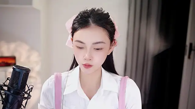 Snapshot of Ocean--Lili chatting on June 24, 2026, 2:15 pm Ocean--Lili online show from June 24, 2026, 2:15 pm