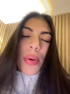 Snapshot of Sarasanders_4 chatting on October 21, 2025, 3:17 am Sarasanders 4 online show from October 21, 2025, 3:17 am