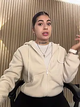 Snapshot of Sarasanders_4 chatting on November 14, 2025, 2:59 am Sarasanders 4 online show from November 14, 2025, 2:59 am