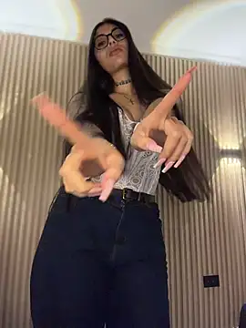 Sarasanders 4 online show from February 22, 2026, 5:21 am