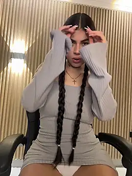 Snapshot of Sarasanders_4 chatting on October 25, 2025, 4:11 am Sarasanders 4 online show from October 25, 2025, 4:11 am