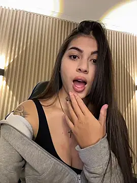 Snapshot of Sarasanders_4 chatting on October 9, 2025, 2:01 am Sarasanders 4 online show from October 9, 2025, 2:01 am