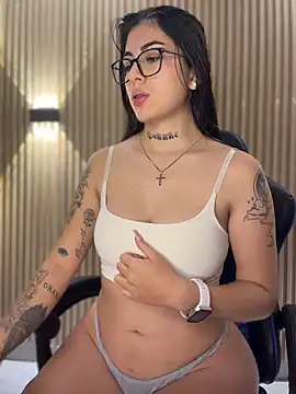 Sarasanders 4 online show from February 17, 2026, 4:32 am