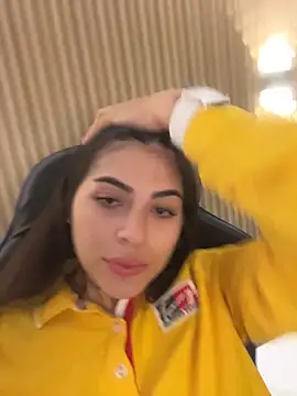 Snapshot of Sarasanders_4 chatting on October 11, 2025, 4:13 am Sarasanders 4 online show from October 11, 2025, 4:13 am