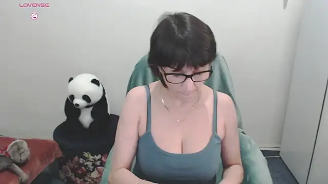 Snapshot of Ammillia chatting on December 2, 2024, 12:58 am Ammillia online show from December 2, 2024, 12:58 am