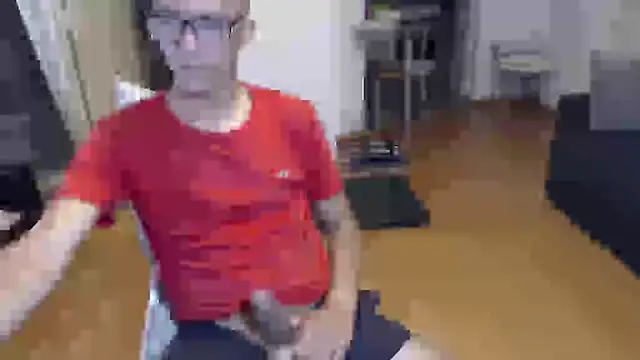 Snapshot of guachin_hunk chatting on November 16, 2025, 3:55 am guachin hunk online show from November 16, 2025, 3:55 am