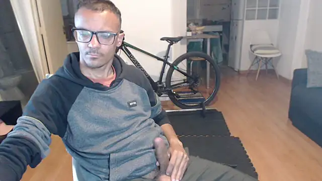 Snapshot of guachin_hunk chatting on November 23, 2025, 4:22 am guachin hunk online show from November 23, 2025, 4:22 am