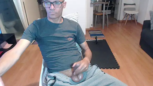 Snapshot of guachin_hunk chatting on November 8, 2025, 11:19 pm guachin hunk online show from November 8, 2025, 11:19 pm