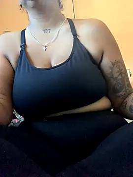 Snapshot of Madsion23 chatting on October 14, 2025, 8:37 am Madsion23 online show from October 14, 2025, 8:37 am