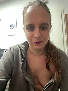 Snapshot of LadyChantale chatting on April 21, 2026, 5:25 am LadyChantale online show from April 21, 2026, 5:25 am