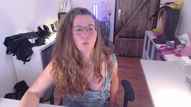 Snapshot of GeilesLuder75 chatting on May 15, 2026, 3:32 pm GeilesLuder75 online show from May 15, 2026, 3:32 pm