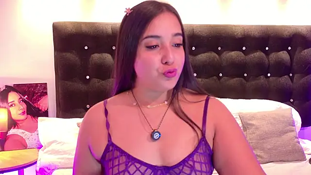 ValenScott1 online show from April 22, 2026, 12:34 pm