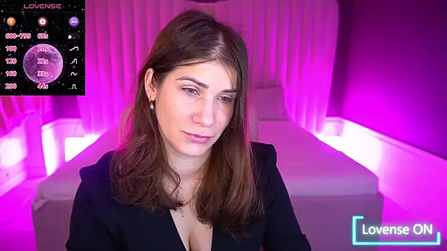 Snapshot of CassandraGood chatting on November 17, 2025, 7:23 am CassandraGood online show from November 17, 2025, 7:23 am