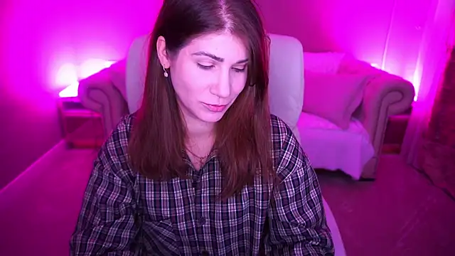 Snapshot of CassandraGood chatting on December 2, 2025, 7:32 am CassandraGood online show from December 2, 2025, 7:32 am