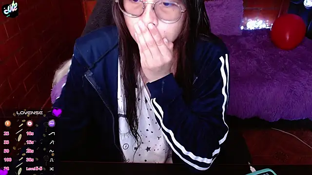 MidoriQuiinn online show from April 24, 2026, 4:09 pm