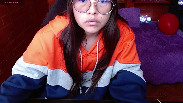 MidoriQuiinn online show from May 5, 2026, 2:53 pm