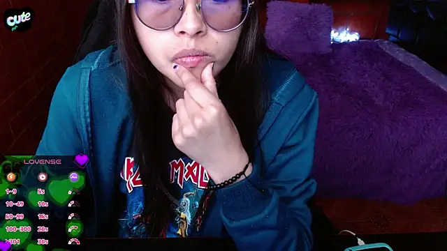 Snapshot of MidoriQuiinn chatting on June 12, 2026, 6:27 pm MidoriQuiinn online show from June 12, 2026, 6:27 pm