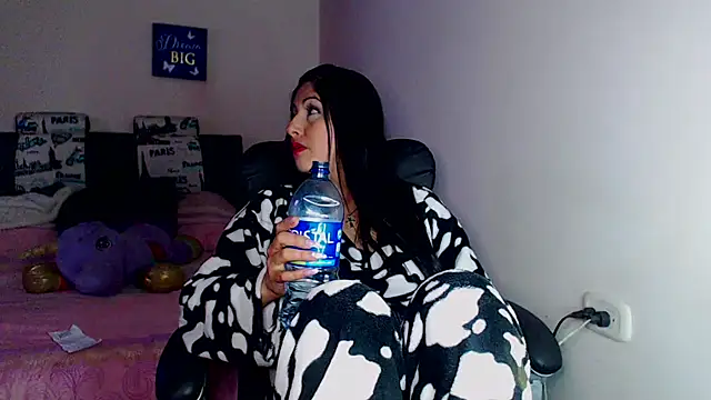 sahtlove1 online show from February 7, 2025, 3:23 am