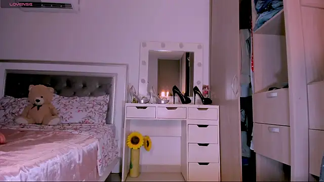 Snapshot of sharonDulce chatting on June 23, 2026, 1:03 am sharonDulce online show from June 23, 2026, 1:03 am