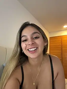 Snapshot of oriana_zoeee chatting on April 9, 2026, 3:30 am oriana zoeee online show from April 9, 2026, 3:30 am