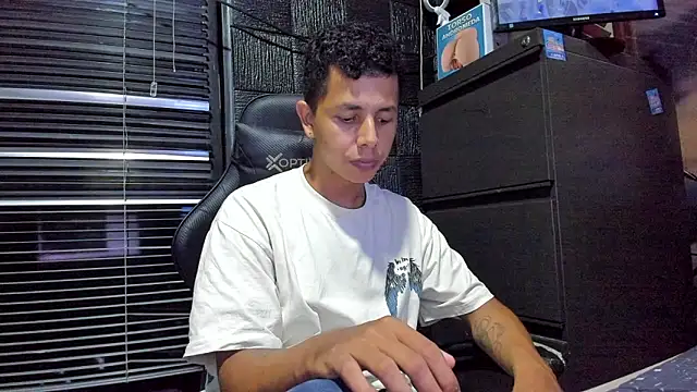 Snapshot of boy_bigcock24cm chatting on June 23, 2026, 12:52 am boy bigcock24cm online show from June 23, 2026, 12:52 am