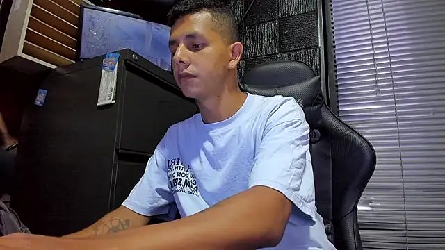 Snapshot of boy_bigcock24cm chatting on July 9, 2026, 12:33 am boy bigcock24cm online show from July 9, 2026, 12:33 am