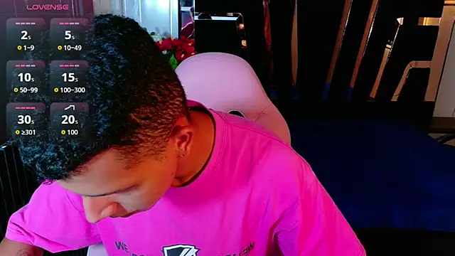 boy bigcock24cm online show from April 30, 2026, 4:52 am