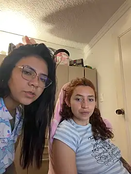 Snapshot of valenor_ chatting on April 19, 2026, 3:57 pm valenor online show from April 19, 2026, 3:57 pm