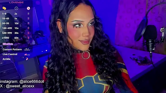 Snapshot of SWEET_ALICEXX chatting on May 13, 2026, 6:59 pm SWEET ALICEXX online show from May 13, 2026, 6:59 pm