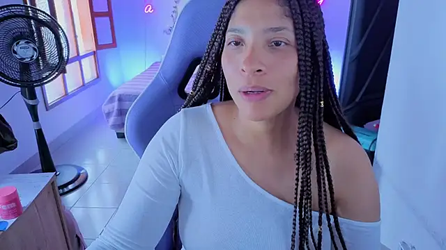 Snapshot of DannaBerry chatting on July 28, 2026, 8:52 pm DannaBerry online show from July 28, 2026, 8:52 pm