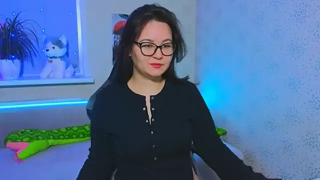 Snapshot of EsterLogan chatting on November 29, 2025, 8:14 am EsterLogan online show from November 29, 2025, 8:14 am