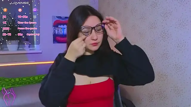 Snapshot of EsterLogan chatting on November 1, 2025, 9:47 am EsterLogan online show from November 1, 2025, 9:47 am