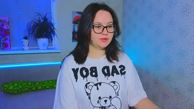 Snapshot of EsterLogan chatting on November 24, 2025, 6:46 am EsterLogan online show from November 24, 2025, 6:46 am