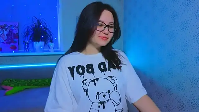 Snapshot of EsterLogan chatting on November 10, 2025, 10:53 am EsterLogan online show from November 10, 2025, 10:53 am