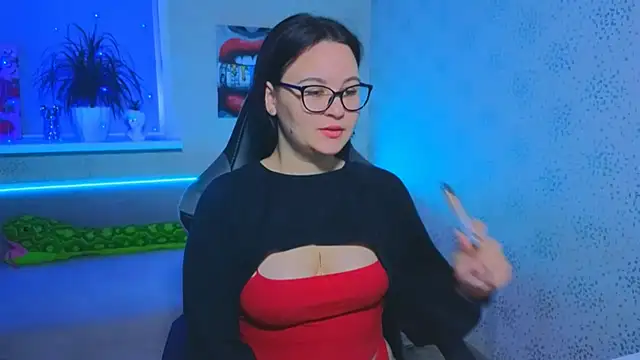 Snapshot of EsterLogan chatting on November 13, 2025, 10:30 am EsterLogan online show from November 13, 2025, 10:30 am