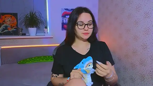 Snapshot of EsterLogan chatting on October 12, 2025, 8:26 am EsterLogan online show from October 12, 2025, 8:26 am