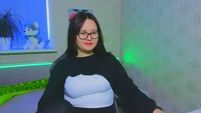 Snapshot of EsterLogan chatting on December 14, 2025, 7:14 am EsterLogan online show from December 14, 2025, 7:14 am