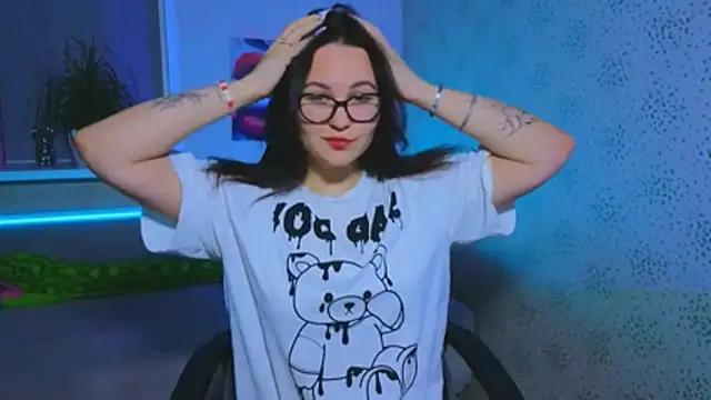 Snapshot of EsterLogan chatting on November 8, 2025, 12:31 pm EsterLogan online show from November 8, 2025, 12:31 pm