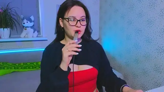 Snapshot of EsterLogan chatting on December 1, 2025, 10:27 am EsterLogan online show from December 1, 2025, 10:27 am