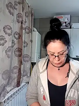 x  KHALEESI  x online show from November 20, 2025, 5:46 pm